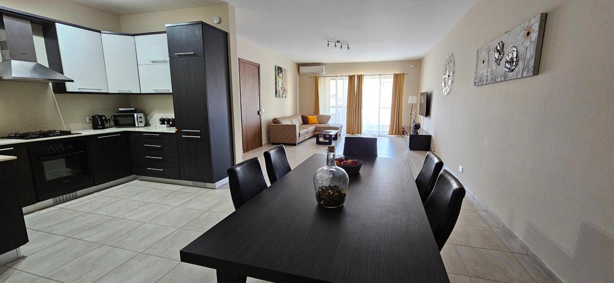 Large In Marsascala. Sleeps 6 Apartman